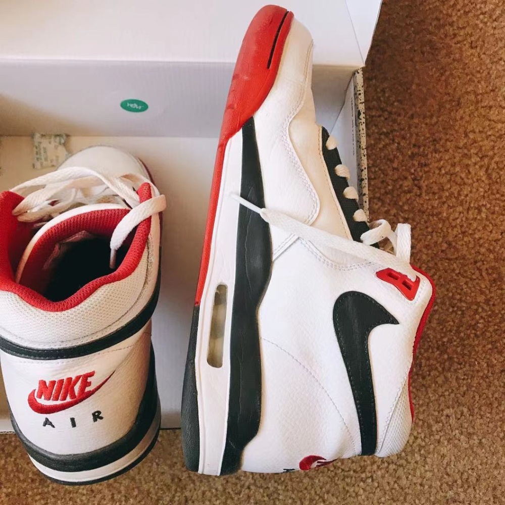 Nike Air Shoes Size 9.5